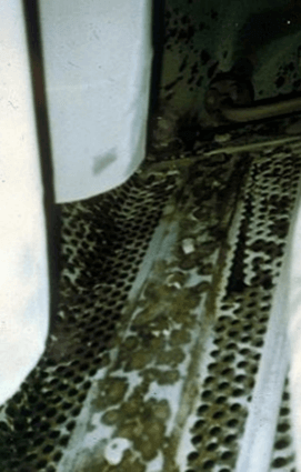 Evidencia de concentración del químico dosificado y corrosión localizada.