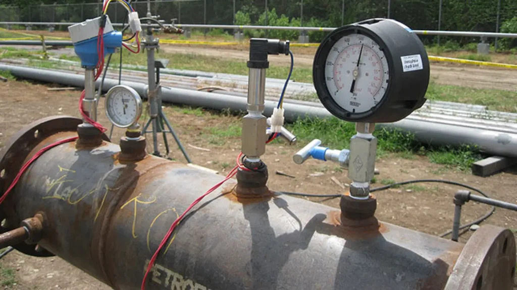 Figura 2. Equipo de Prueba hidrostática y la instalación de las conexiones.