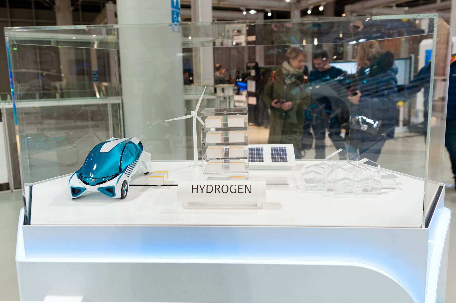 Maqueta producción de hidrógeno por métodos alternos: Energía Eólica, Paneles Solares etc.