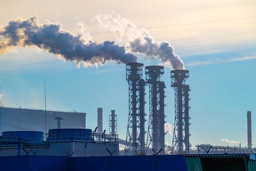 Emisiones de gases contaminantes al medio ambiente.