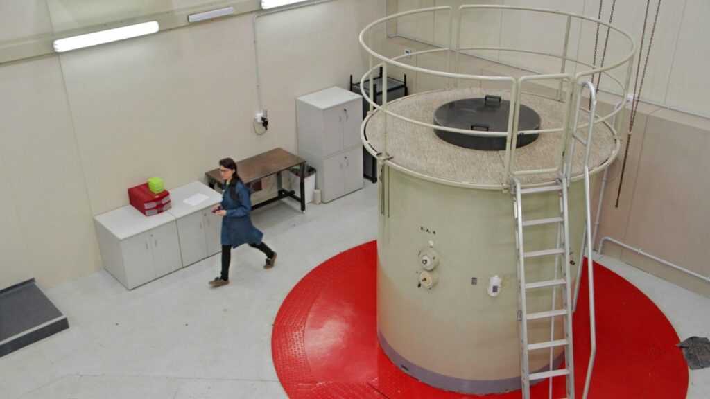 1694 reactor de investigacion RA 4 interna 2