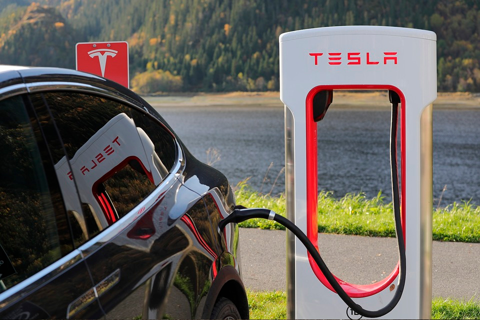 Tesla is still a very young company, and also in a sector such as electric vehicles, thus contributing to energy sustainability.