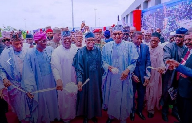 1856 Nigeria inaugura refineria petrolera 2