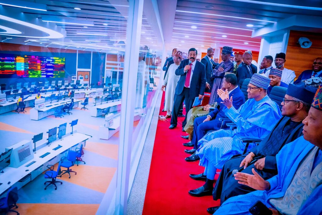 1856 Nigeria inaugura refineria petrolera 5