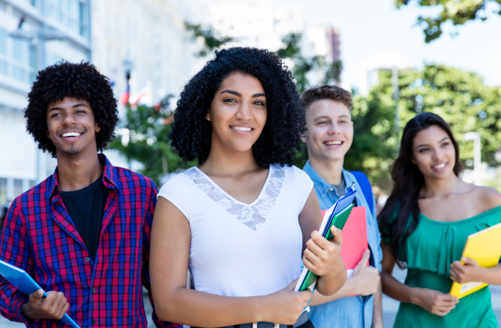1864 becas estudiar Colombia shutterstock interna