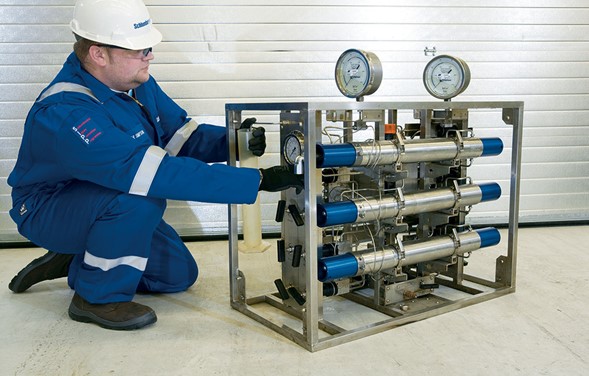 Automatización y robótica industrial: Sistema de control de pozos "Wellhead" de Schlumberger.