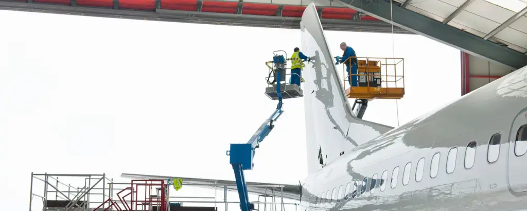 Materiales compuestos: se usa para la fabricación de componentes estructurales en aviones.