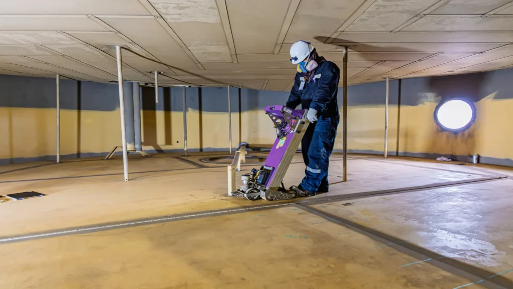 Comprehensive inspection API: inspection with MFL on the floor of an atmospheric tank.