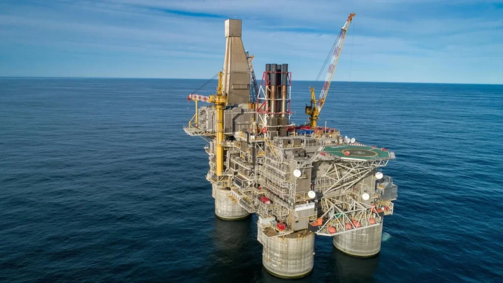 Berkut la plataforma petrolera más grande del mundo-largest oil platform in the world