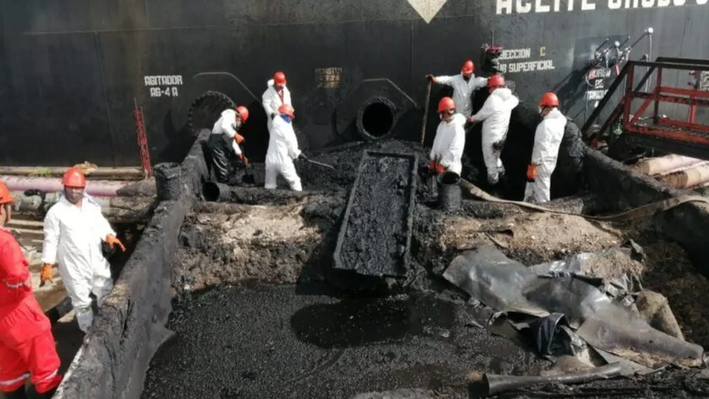 Semi-solid waste removal from storage tanks