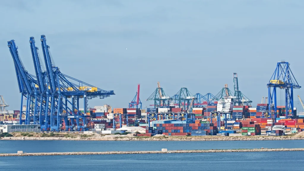 Multimodal logistics on maritime ports such as the Port of Valencia