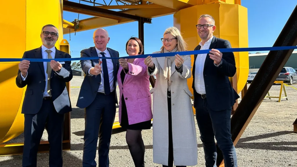 Lanzamiento oficial del convertidor de energia undimotriz