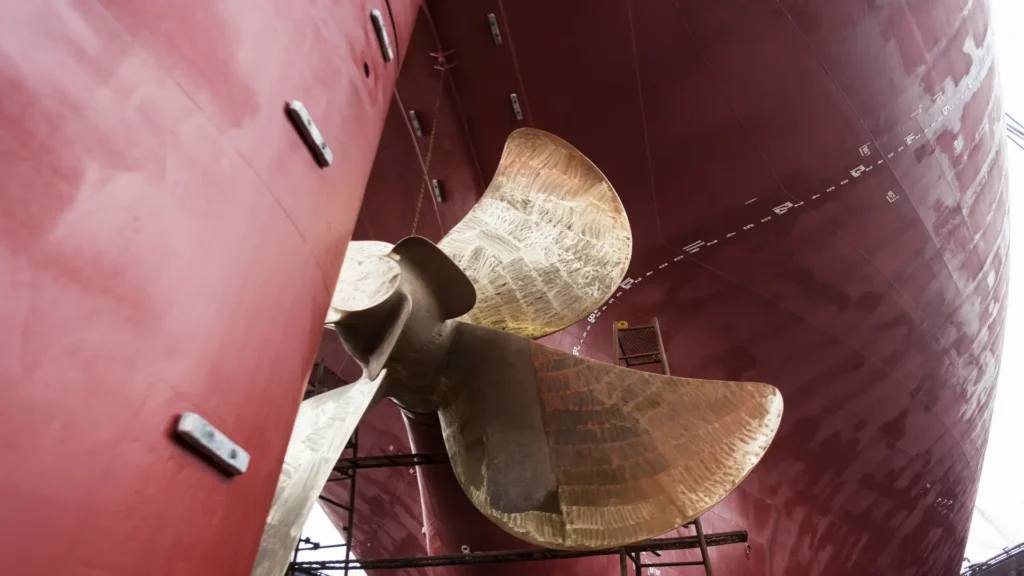 Ánodos de zinc en la propela de un barco