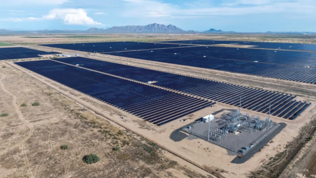 Las empresas Ørsted y SRP y una demostración panoramica del mayor proyecto solar y de almacenamiento de energía