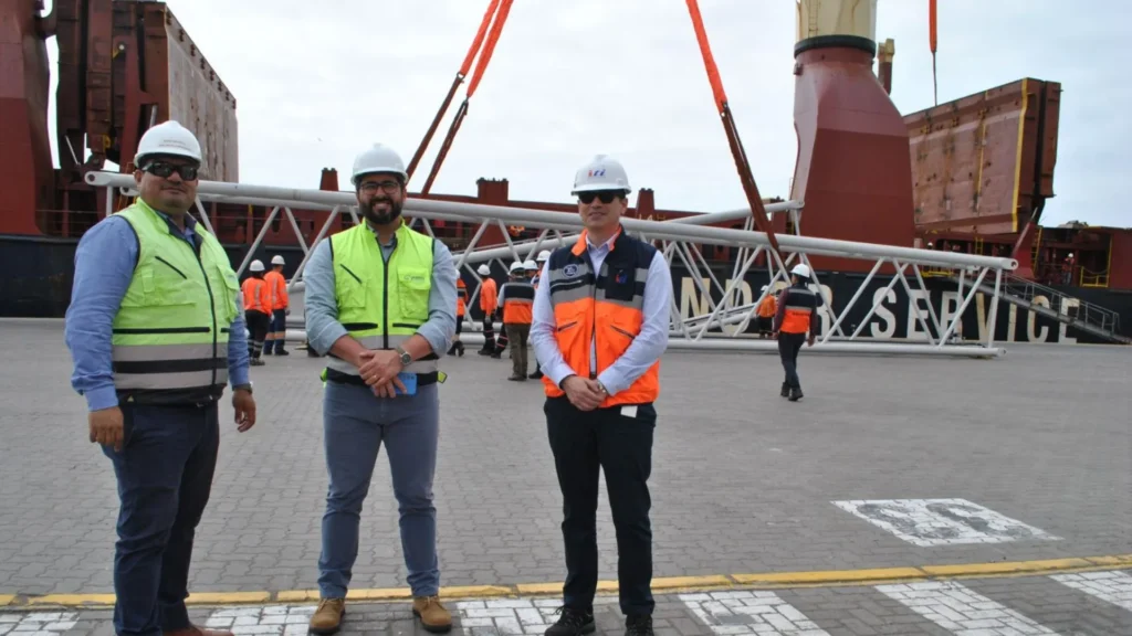 Workers receiving the crane