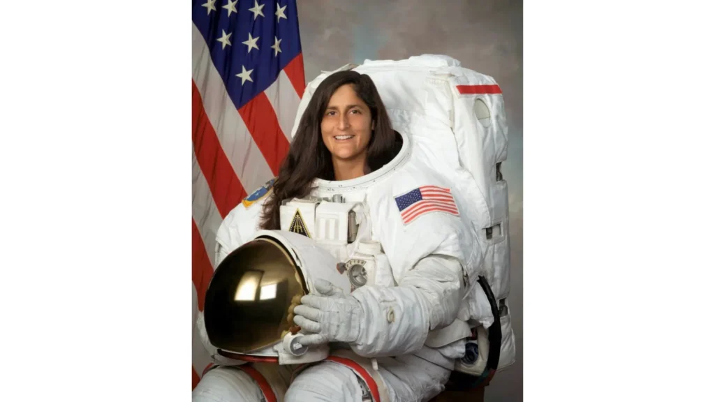 Foto de Sunita Williams con el traje de astronauta