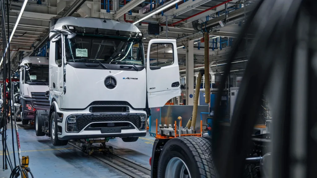 camión eléctrico Mercedes-Benz eActros 600 en la fábrica