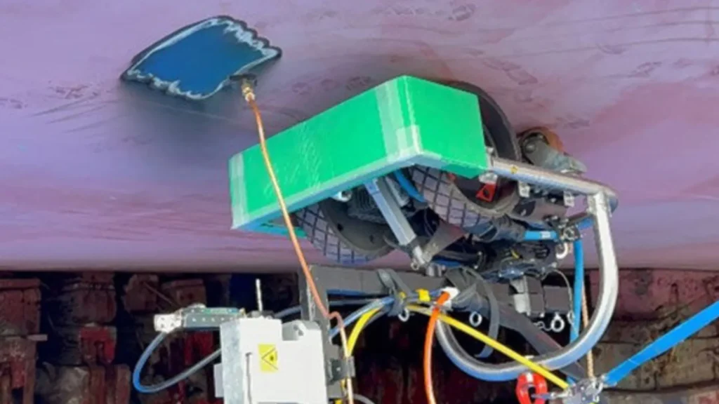 Testing helmet cleaning with a powerful laser