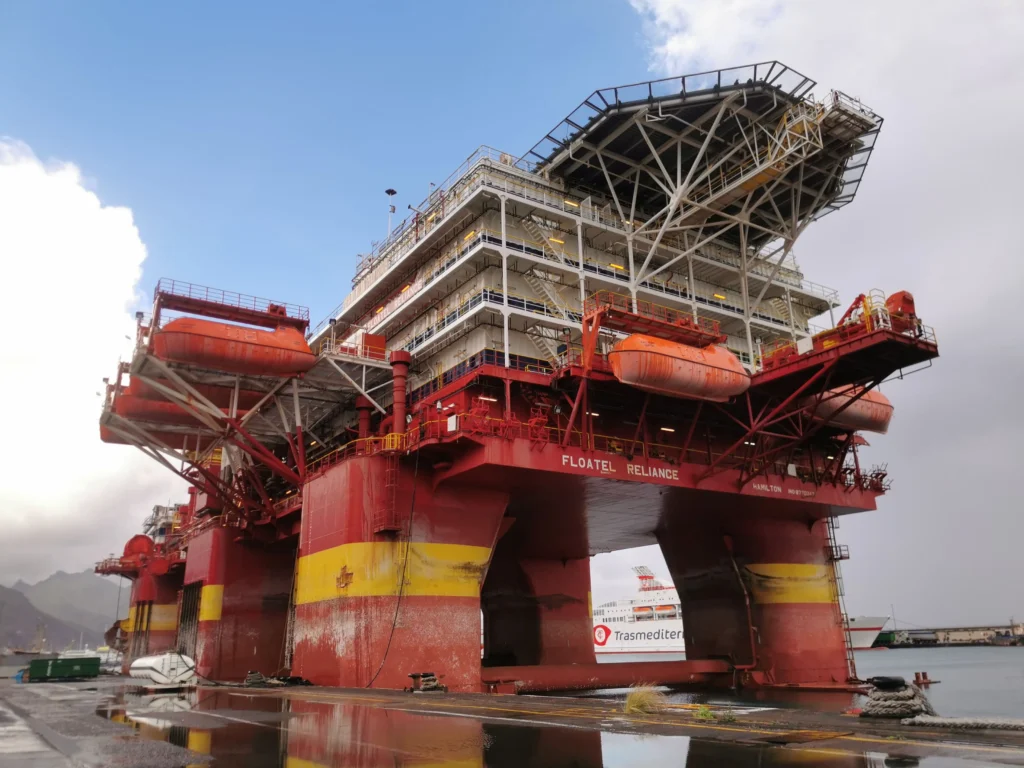 Barco sumergible Floatel Reliance