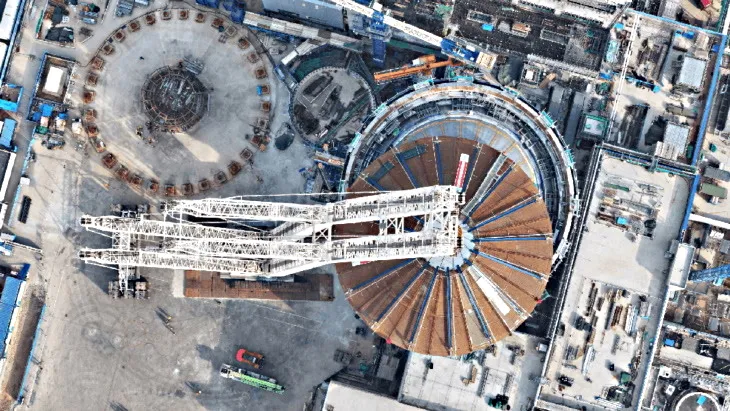 Instalación de la cúpula de contención