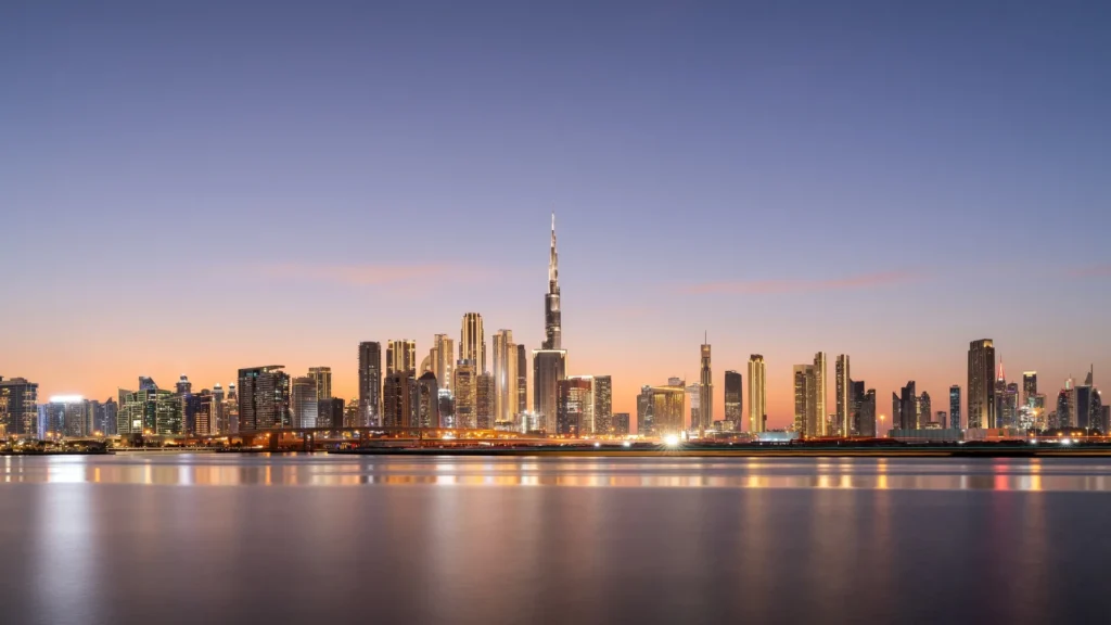 Vista panorámica de la ciudad de Dubái, en donde observa el hotel Burj Khalifa.