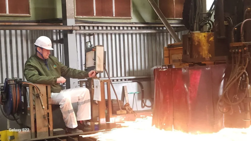Primer corte de acero de los cascos