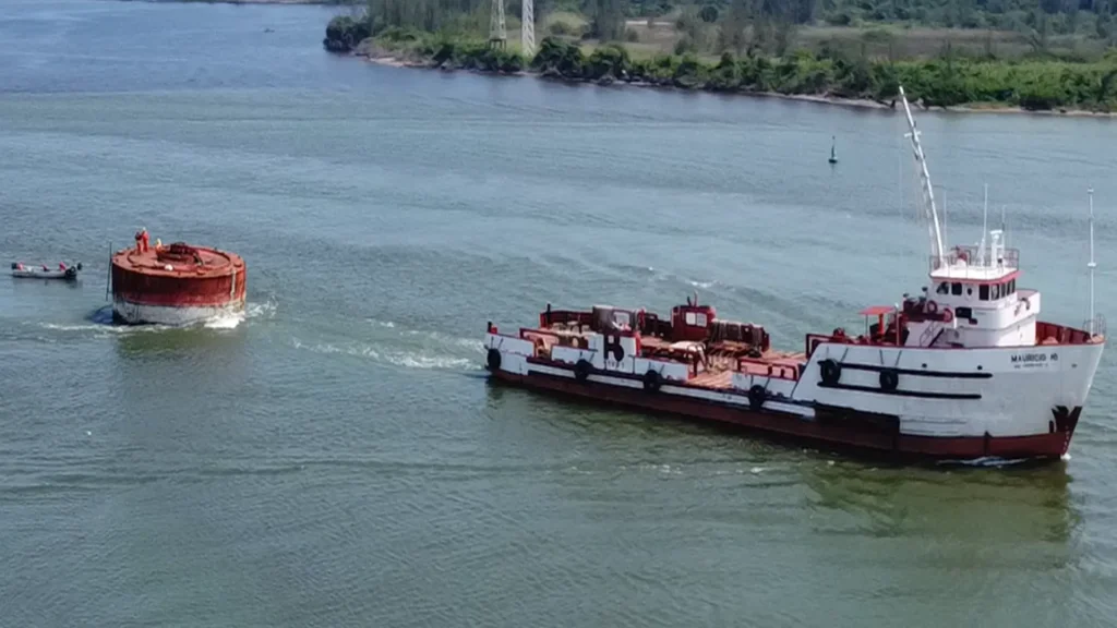 Towing of monobuoy by HB Group vessel during maintenance operation or deployment in offshore installations.