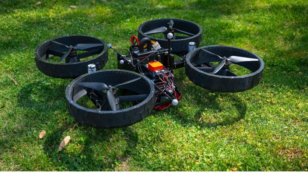 ATMO transforms its structure in mid-flight and continues to move on the ground without the need for a prior landing.