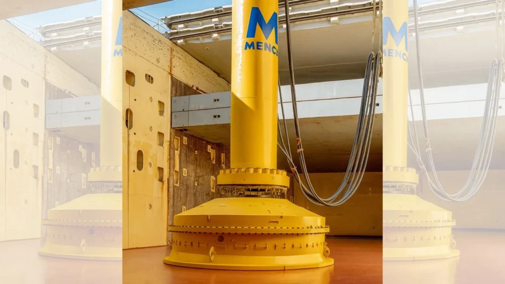 Martillo hidráulico MHU4400S de MENCK durante operaciones de hincado de pilotes en el parque eólico marino Hornsea 3, Reino Unido.
