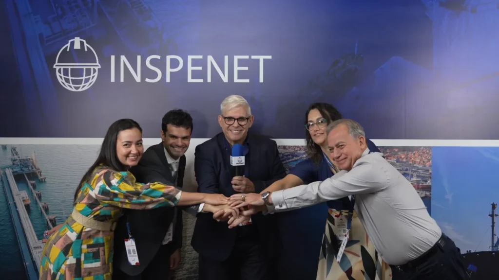 Directiva entrante de SLOM 2025 junto a Francesco Solari de Inspenet durante la jornada en Ciudad de Panamá.