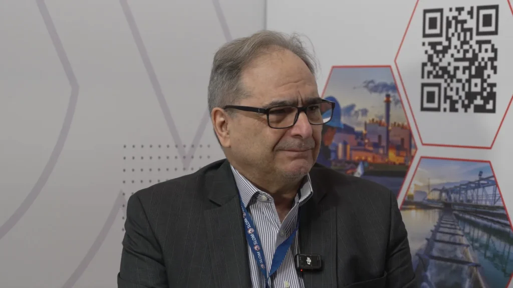 José Sirera, gerente principal de AMPP para América Latina, durante una entrevista en el evento SLOM 2025, donde enfatizó la importancia de la prevención frente a la corrosión.