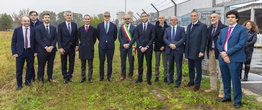 Representantes de GreenYellow, Sasol Italia y autoridades locales durante el inicio de obras de la planta solar en Terranova dei Passerini.