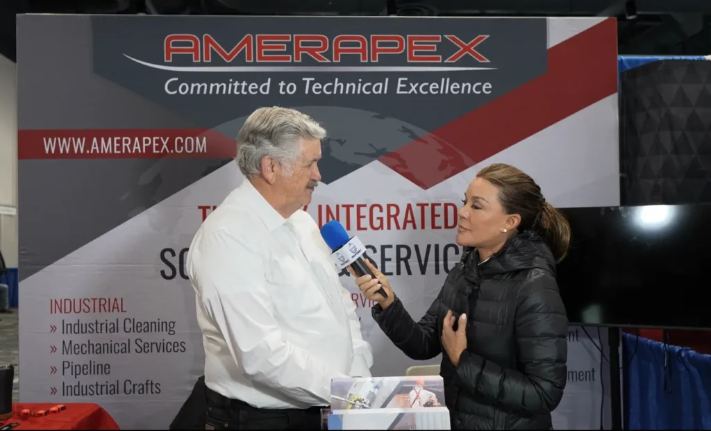 Joseph Shaw de Amerapex siendo entrevistado durante NISTM 2025 sobre soluciones industriales y ambientales.