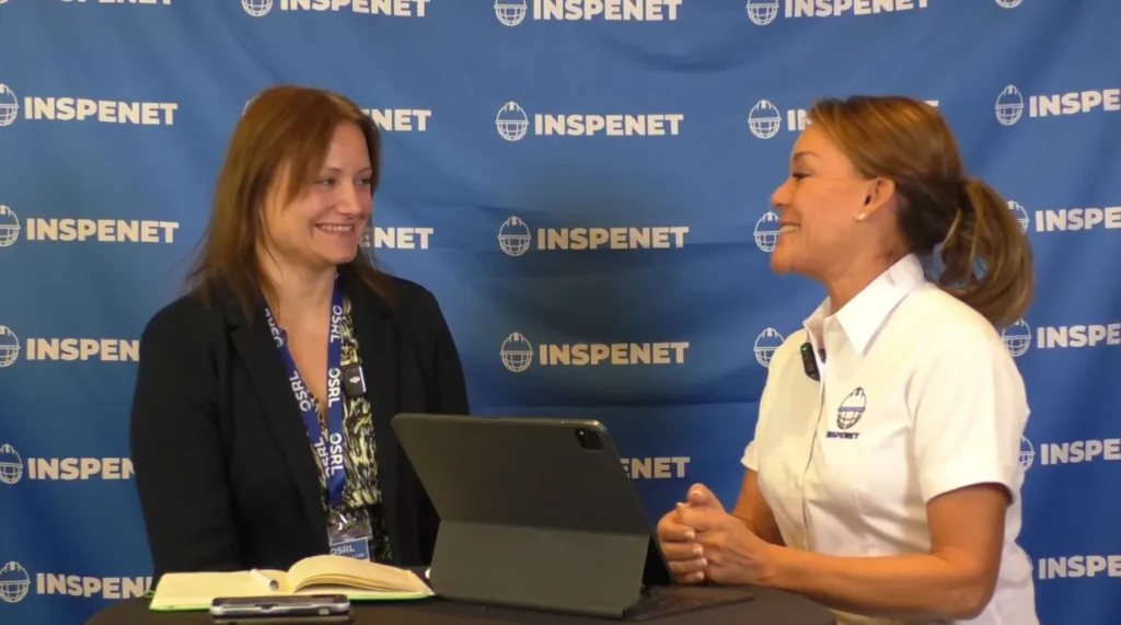 Marta Januszewska de OSRL durante una entrevista en el evento OSRL 2025 junto a una periodista de Inspenet.