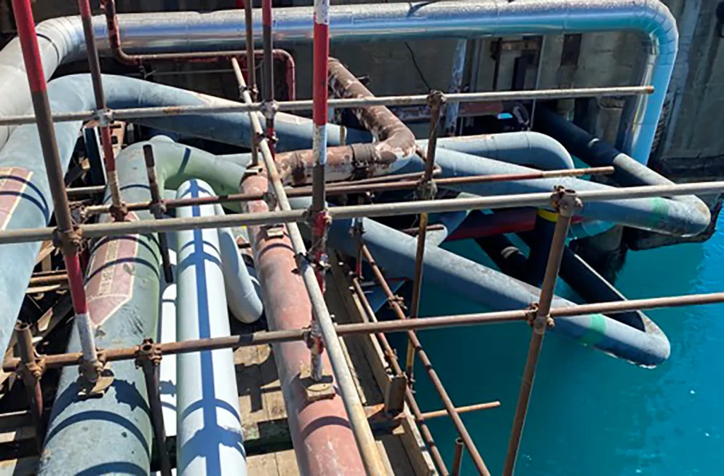 Jetty pipelines routed over water