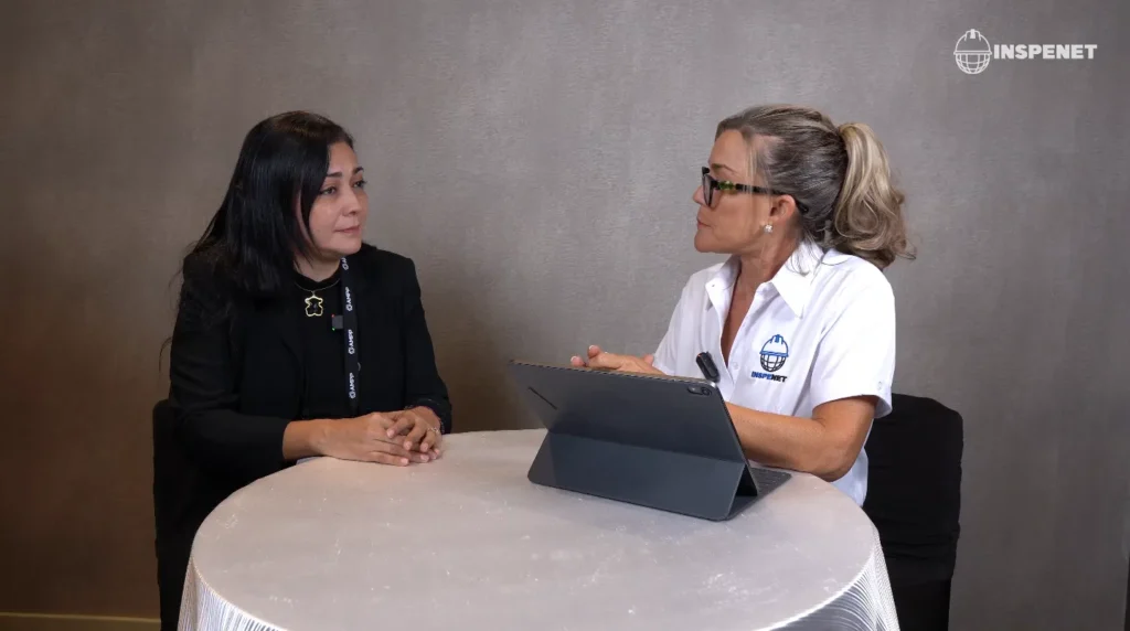 Entrevista sobre ingeniería mecánica entre la Dra. Nacarí Marín y periodista de Inspenet durante AMPP LATINCORR.