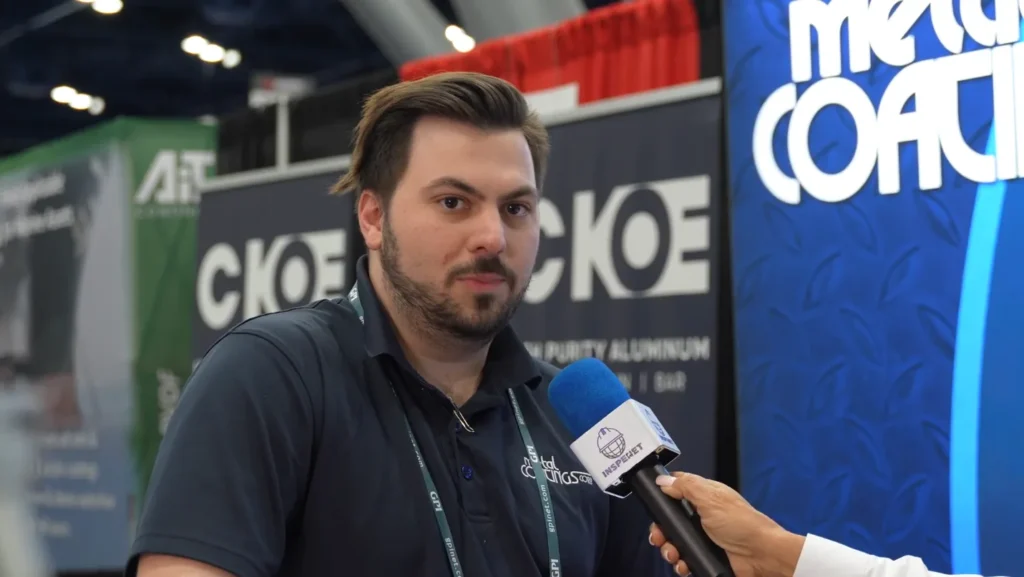 Kyle Mullen durante entrevista sobre recubrimientos industriales en AMPP 2026.