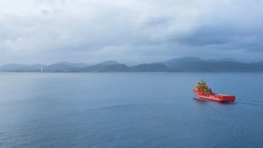 Buque offshore Viking Energy navegando en el mar del Norte durante pruebas con combustible amoníaco.