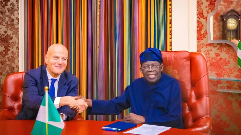 Reuni&oacute;n sobre OPL 245 entre el presidente de Nigeria Bola Tinubu y el CEO de Eni Claudio Descalzi en Abuja.