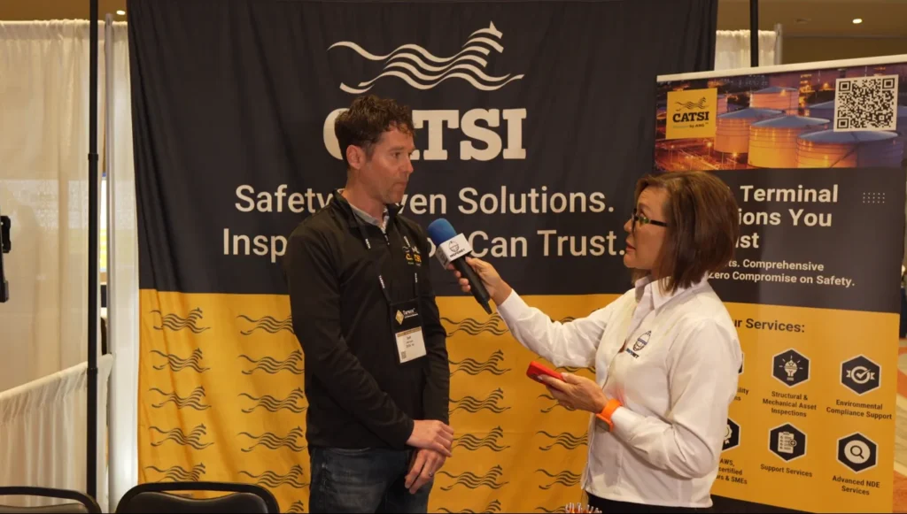 Inspecci&oacute;n industrial en entrevista durante NISTM con CATSI mostrando soluciones t&eacute;cnicas avanzadas.