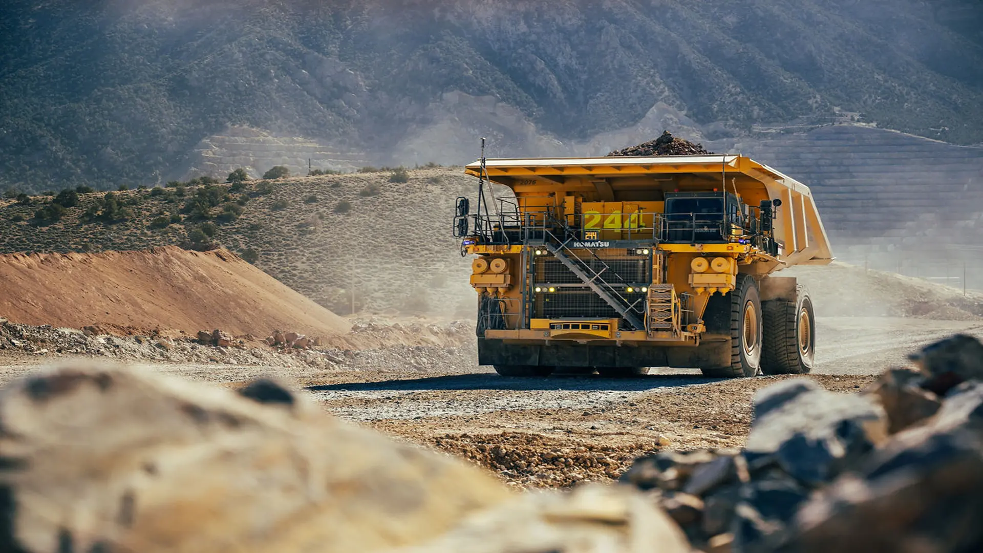 Camión autónomo ultra-class con tecnología FrontRunner AHS. Fuente: Komatsu
