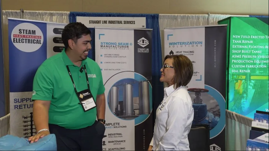Representante de Straight Line Industrial Services presenta soluciones de aislamiento industrial durante NISTM 2026.