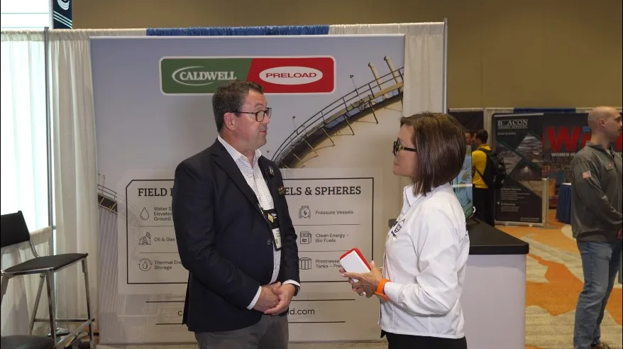 Representantes de Caldwell Tanks conversan sobre soluciones para data centers durante NISTM 2026.