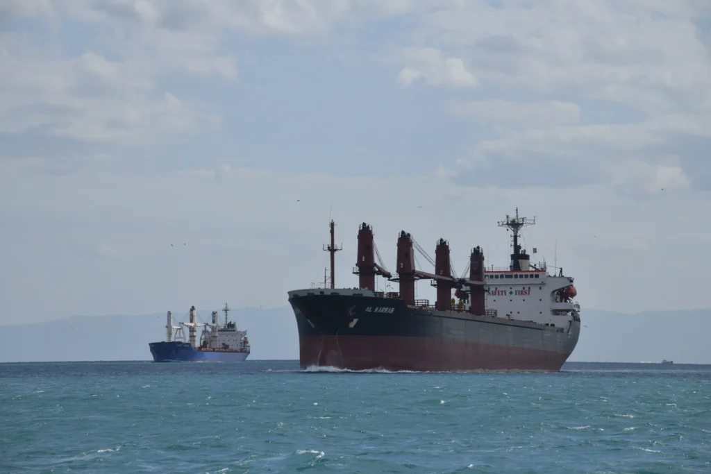 Malasia alerta sobre buques iraníes y transferencia de petróleo sancionado