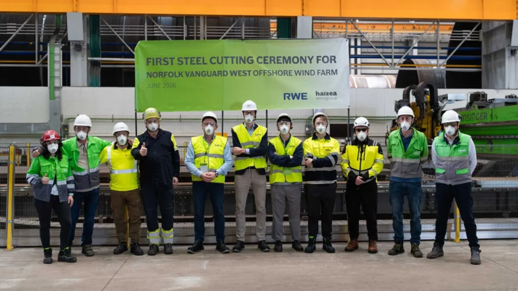 Fabricaci&oacute;n de monopiles para el parque e&oacute;lico marino Norfolk Vanguard West durante la ceremonia de inicio en la planta de Haizea Wind Group en el Puerto de Bilbao.