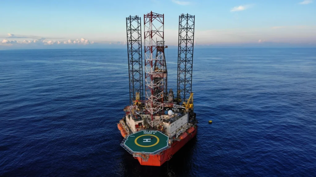 Velesto NAGA 6 operating as an offshore jack-up drilling rig in the Gulf of Thailand during an energy campaign.