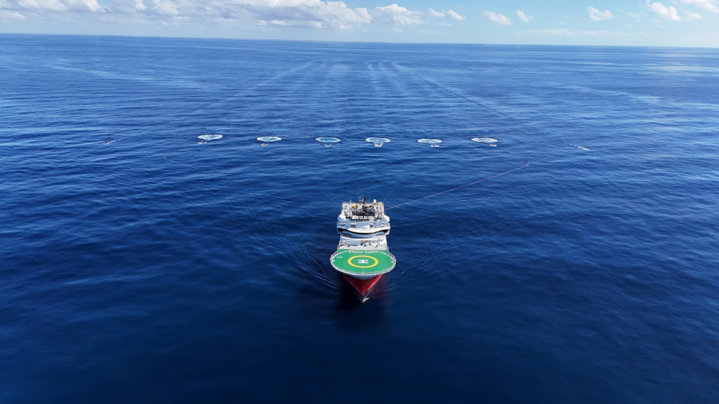 Apparition Geoservices drives marine seismic acquisition using a multi-source configuration operated from an exploration vessel in oceanic waters.
