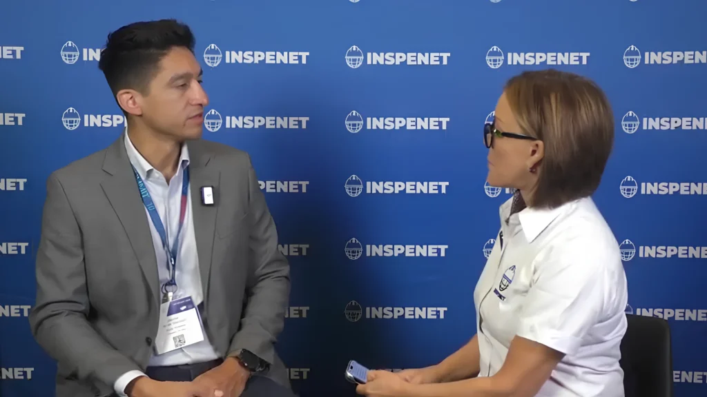Javier Bland&oacute;n, Head of Customer Success de Abyss Solutions, durante una entrevista sobre monitorizaci&oacute;n continua de activos en API Summit 2026.