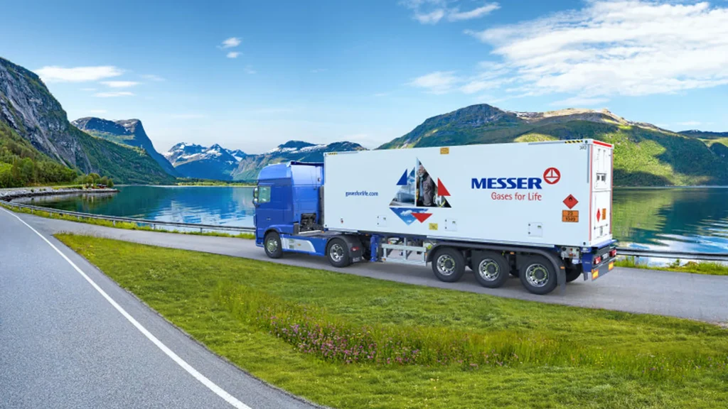 Camión de Messer para el transporte de hidrógeno renovable dentro de la alianza estratégica con Lhyfe.