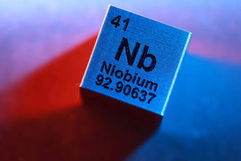 Mineral de niobio vinculado a los minerales críticos de Kenia.